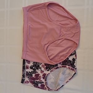 NEW Set of Two Hanes Briefs Size 6